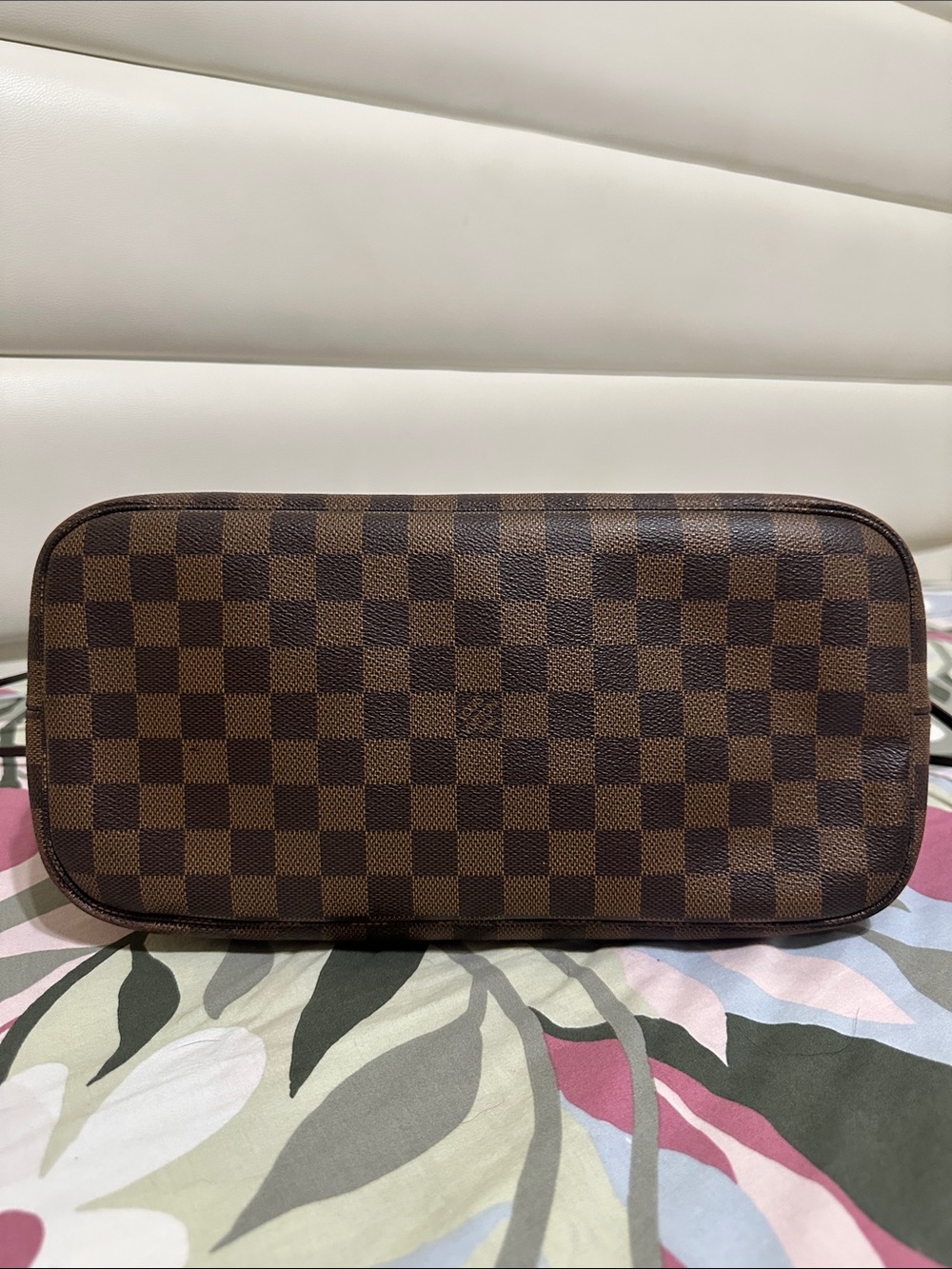 Louis Vuitton Damier Ebene Neverfull MM - Picture 5 of 15